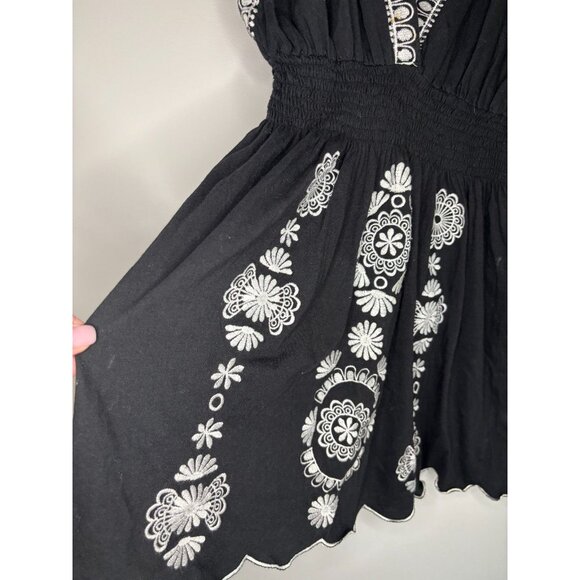 BCBGMAXAZRIA V-Neck Top Womens M Black Embroidered Flowy Cinched Floral - Picture 5 of 7